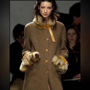 Retro style Finnish Fox fur trim wool coat